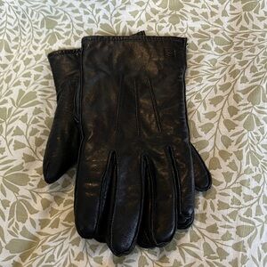 Elegant Black Leather Gloves ISOTONER Wonder Fit.